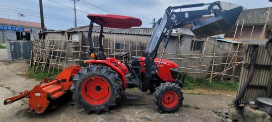 국제 트랙터 A5700 (58마력) 앞좌측면