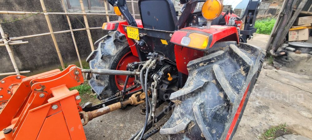 국제 트랙터 A5700 (58마력) 뒤우측면