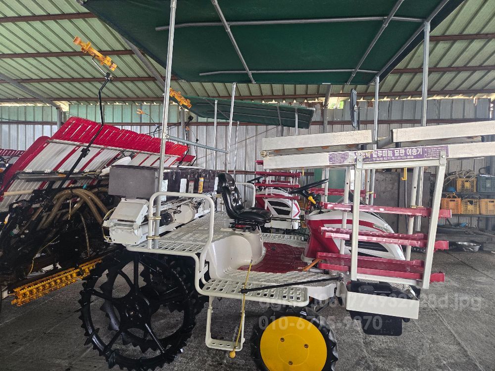 Yanmar Rice transplanter YR8D (8Rows) 뒤우측면