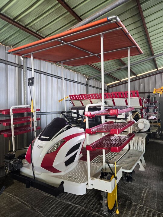 Yanmar Rice transplanter YR6D (6Rows) 앞좌측면