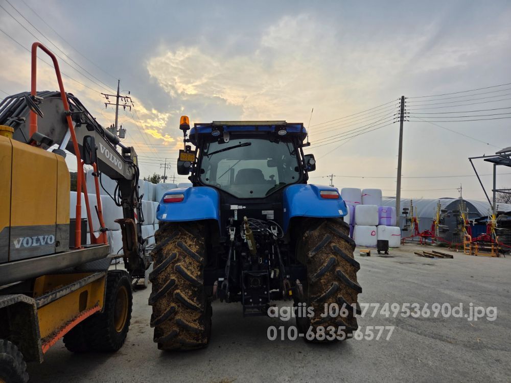 NewHolland Tractor T6070 (135hp) 뒤우측면