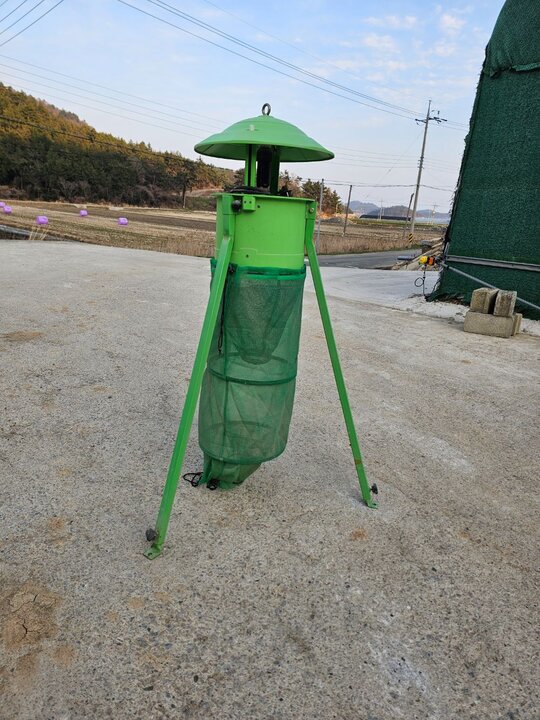  해충포획기 해충포획기  앞좌측면
