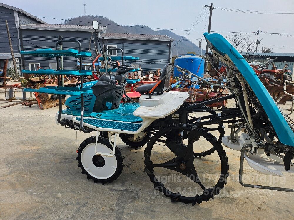 Kubota Rice transplanter KWP69DF (6Rows) 뒤우측면