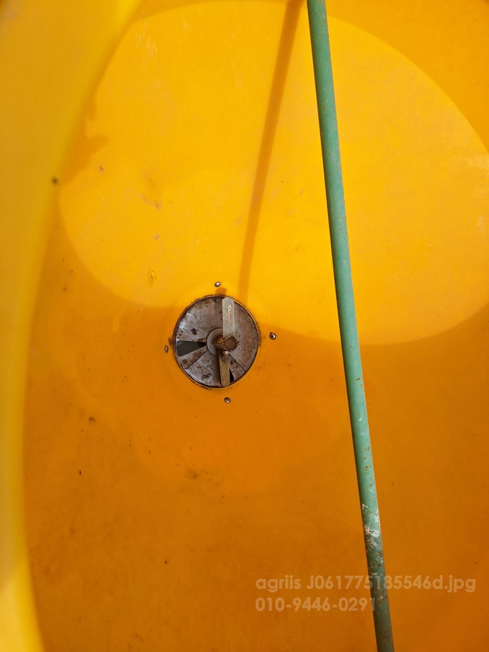  비료살포기  비료살포기  뒤우측면