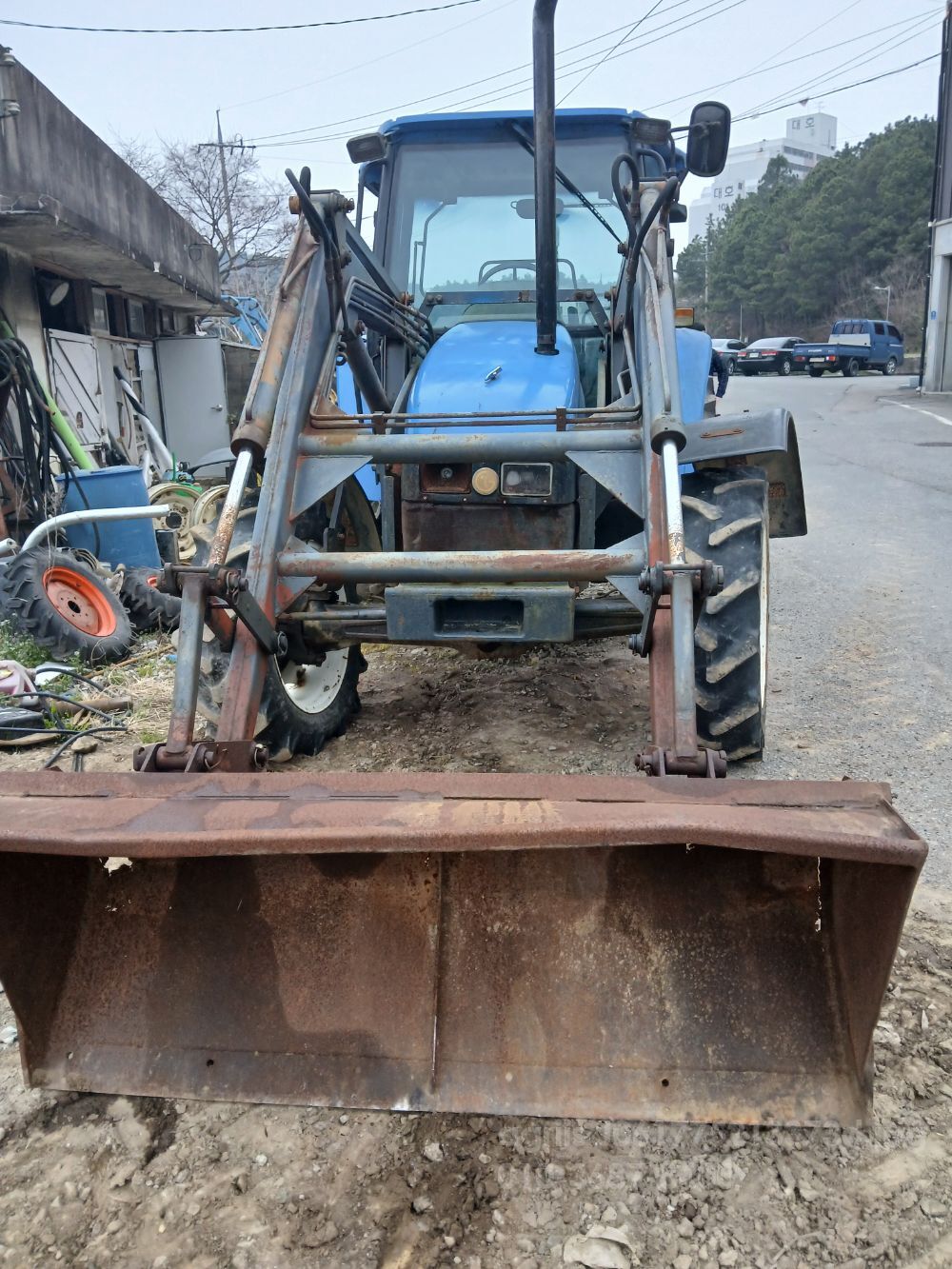 NewHolland Tractor L85 (85hp) 뒤우측면