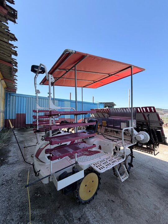 얀마 이앙기 YR8DZ (8조식) 앞좌측면