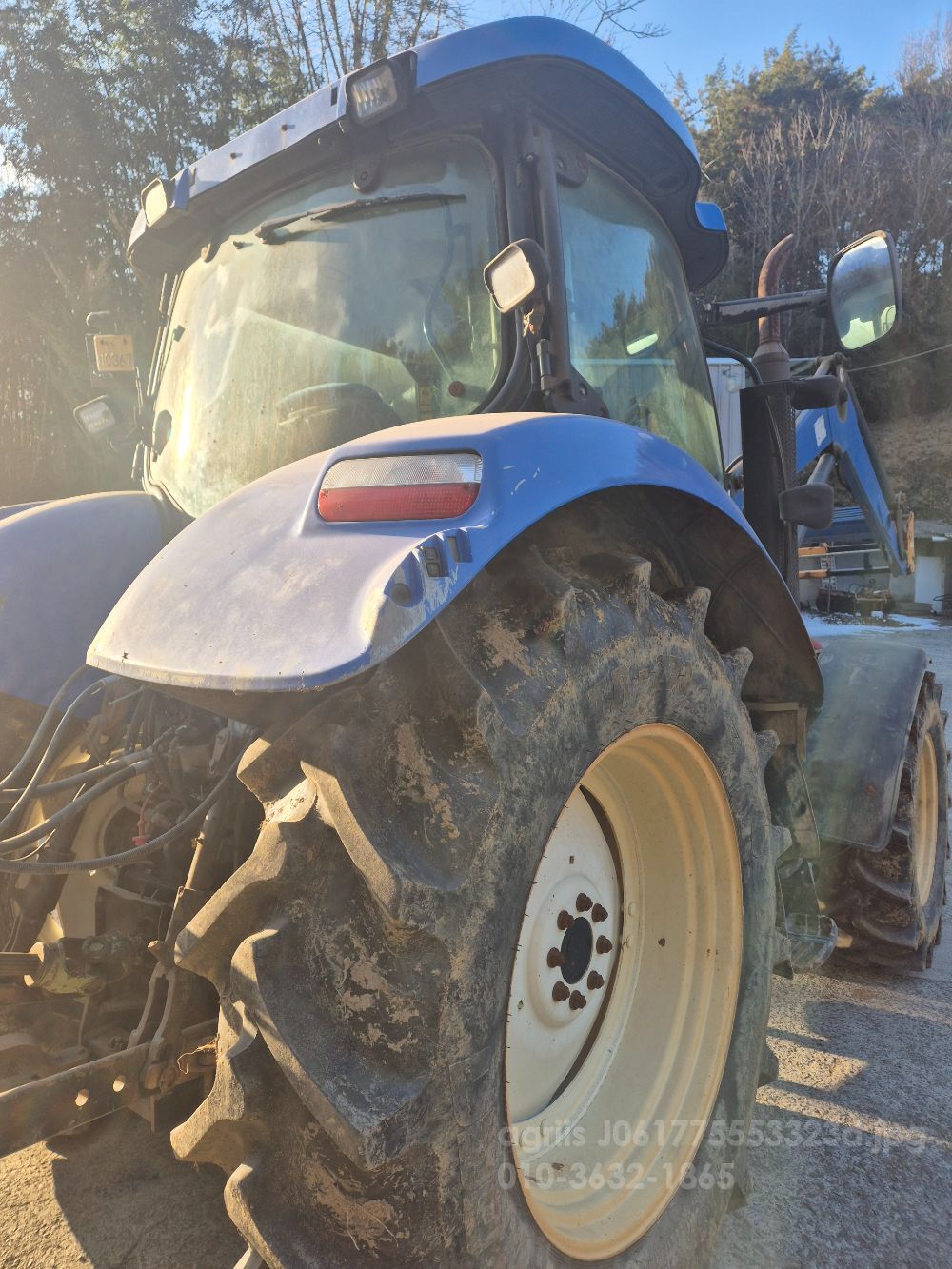 NewHolland Tractor 6070 (125hp) 뒤우측면