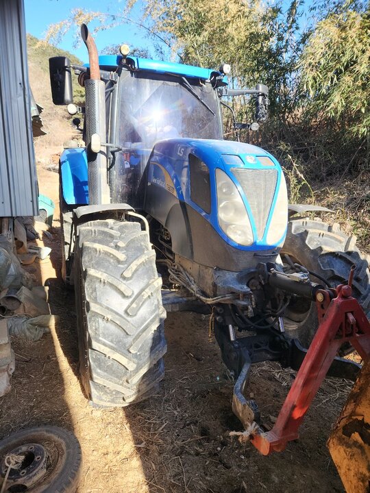 NewHolland Tractor T6070 (135hp) 앞좌측면