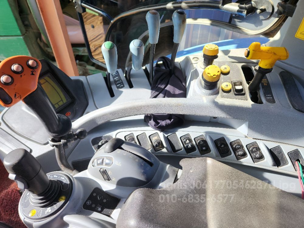 NewHolland Tractor T6070 (135hp) 뒤우측면