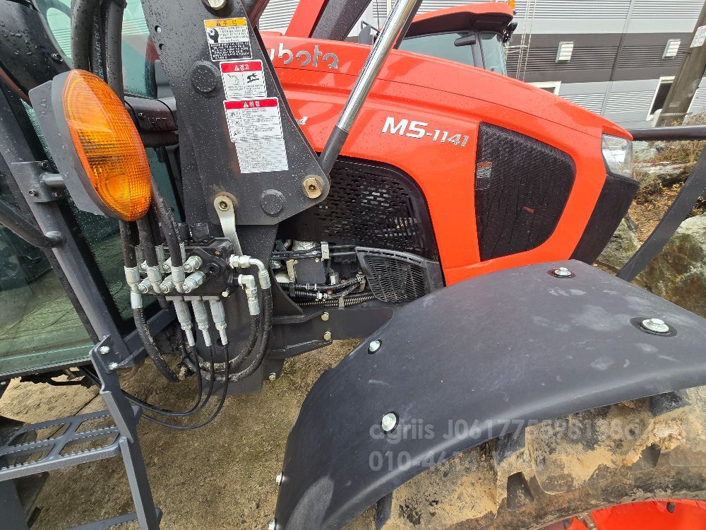 Kubota Tractor M5-1141 (114hp) 뒤우측면
