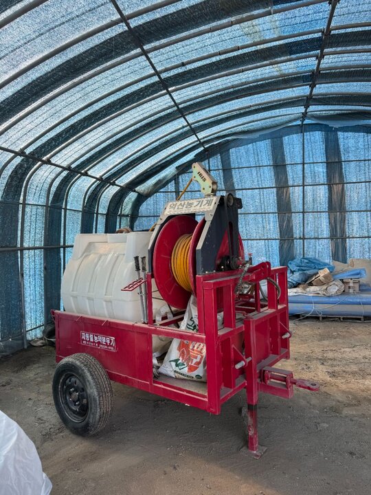 익산농기계 트레일러 자동호스릴 농약기계 앞좌측면