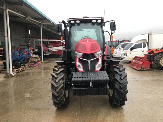 얀마 트랙터 YT5113A (113마력) 앞좌측면