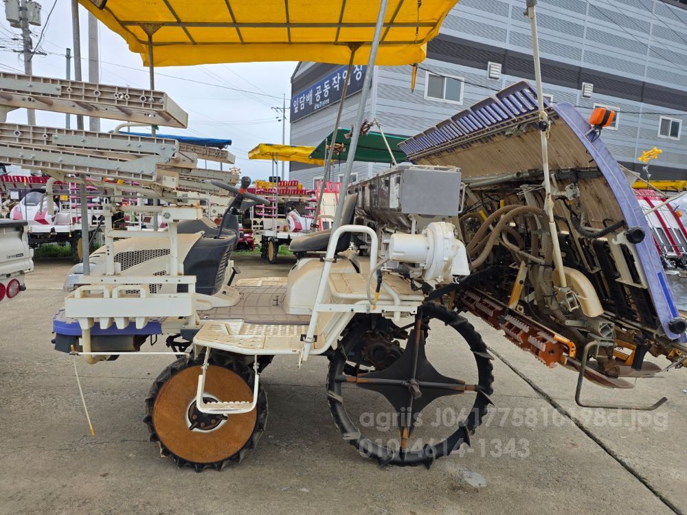 LS Rice transplanter LV83DR (8Rows) 뒤우측면