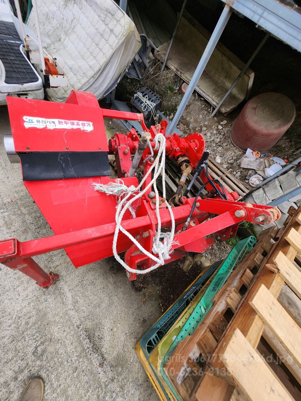 웅진논두렁조성기 논두렁조성기 . 뒤우측면