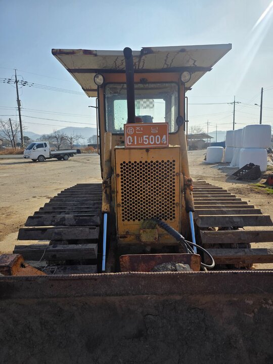 현대 도저 도저 앞좌측면