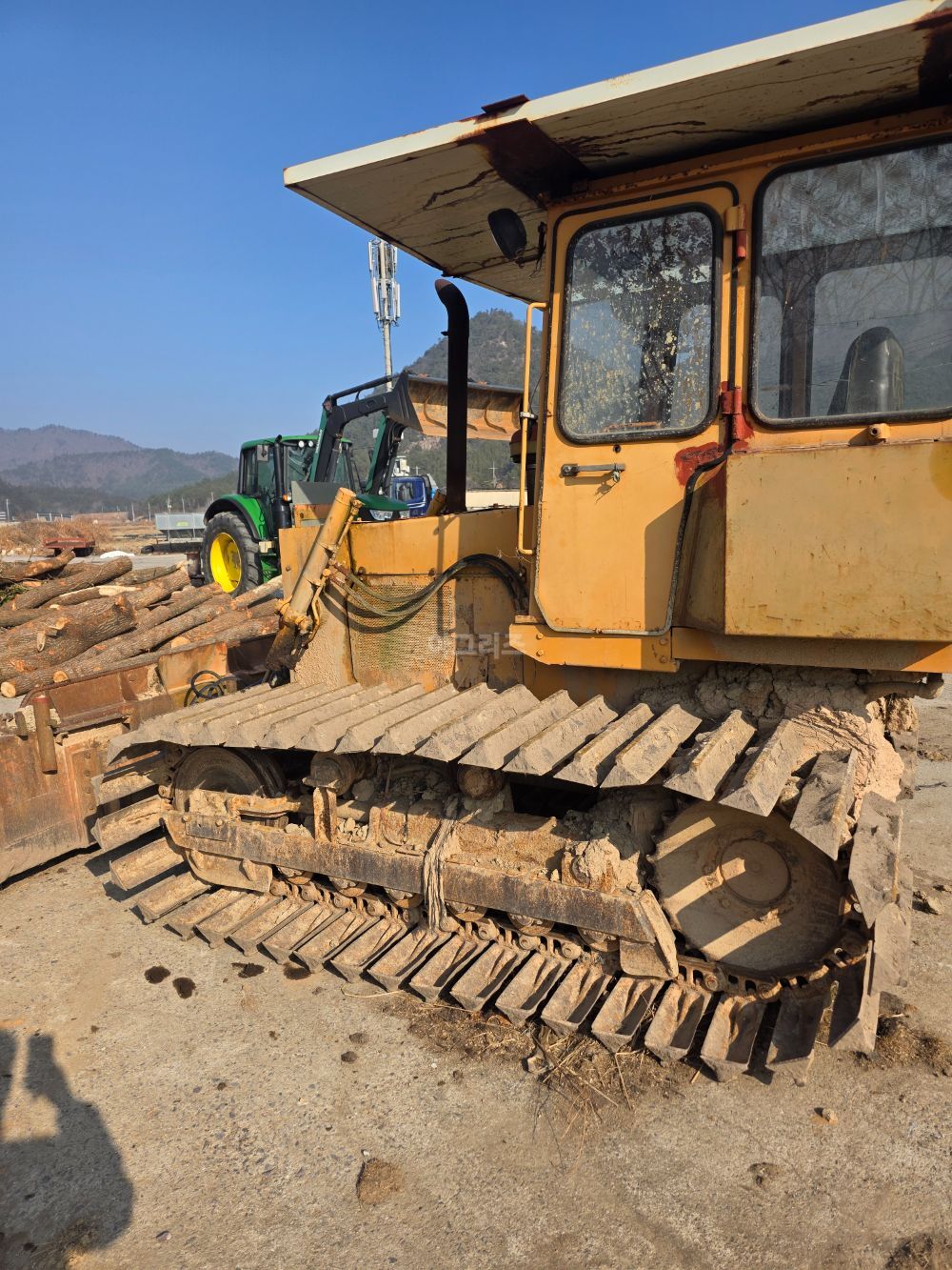 현대 도저 도저 뒤우측면