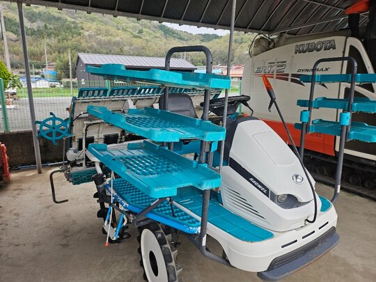 Kubota Rice transplanter KEP67R (6Rows) 앞좌측면