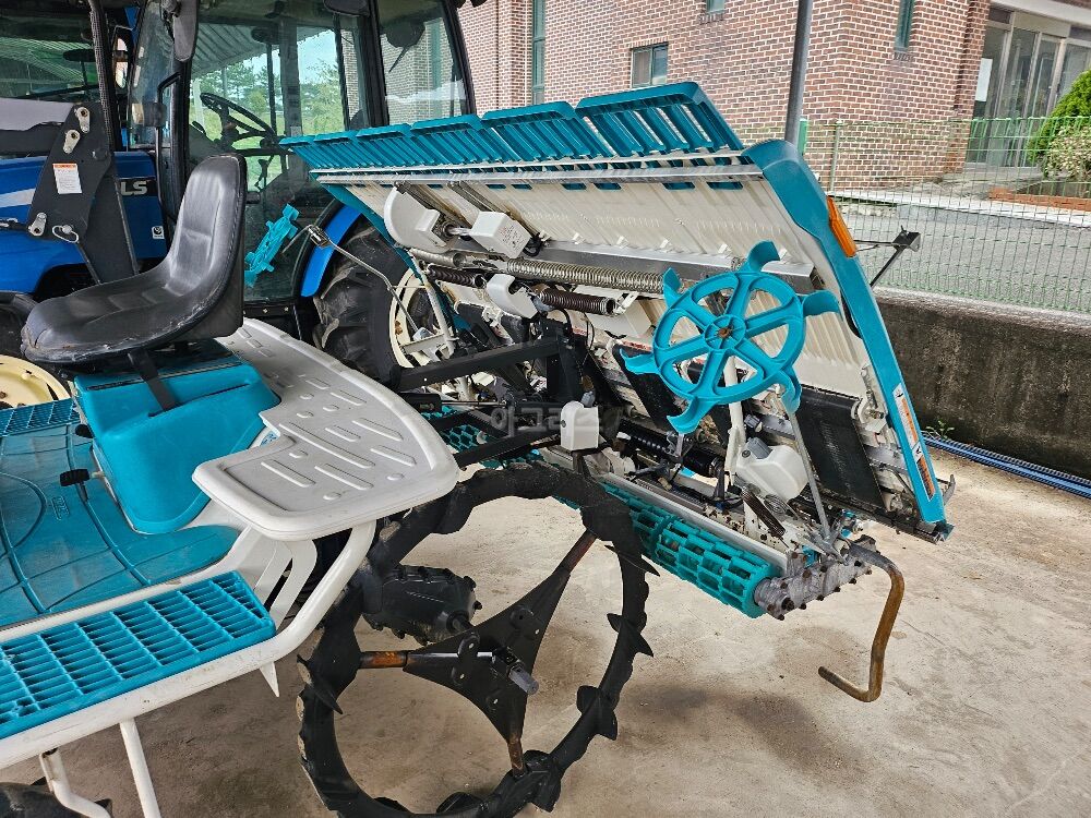 Kubota Rice transplanter KEP67R (6Rows) 뒤우측면