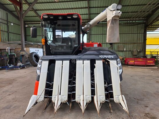 구보다 콤바인 ZR7130 (7조식) 앞좌측면