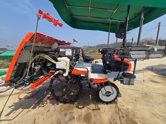 Kubota 구보다이앙기 KNW8S  앞좌측면