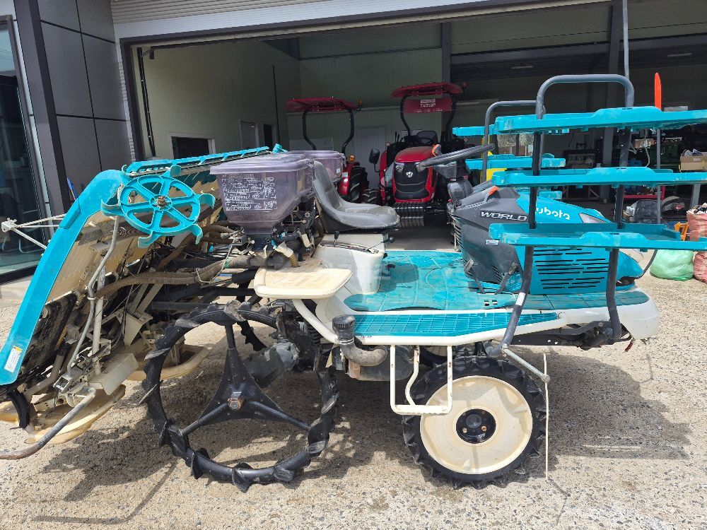 Kubota Rice transplanter KWP69DF (6Rows) 뒤우측면