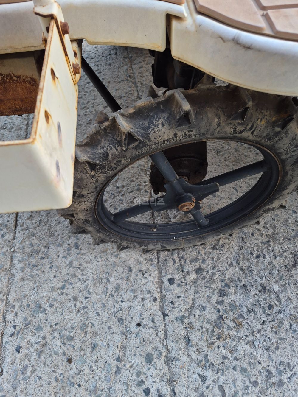 Kukje Rice transplanter RGO-6 (6Rows) 뒤우측면