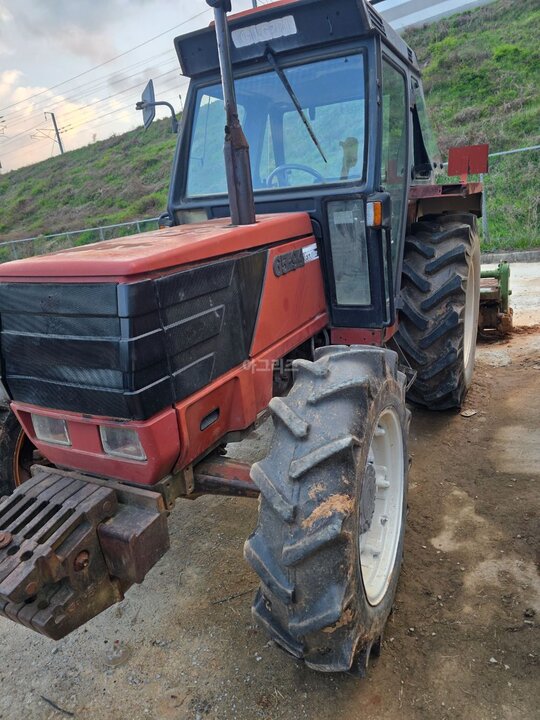 NewHolland Tractor 트렉터6594.65마력 (65hp) 앞좌측면