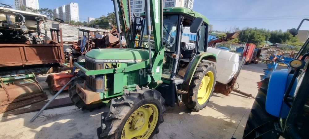 JohnDeere Tractor 6200 (85hp) 뒤우측면