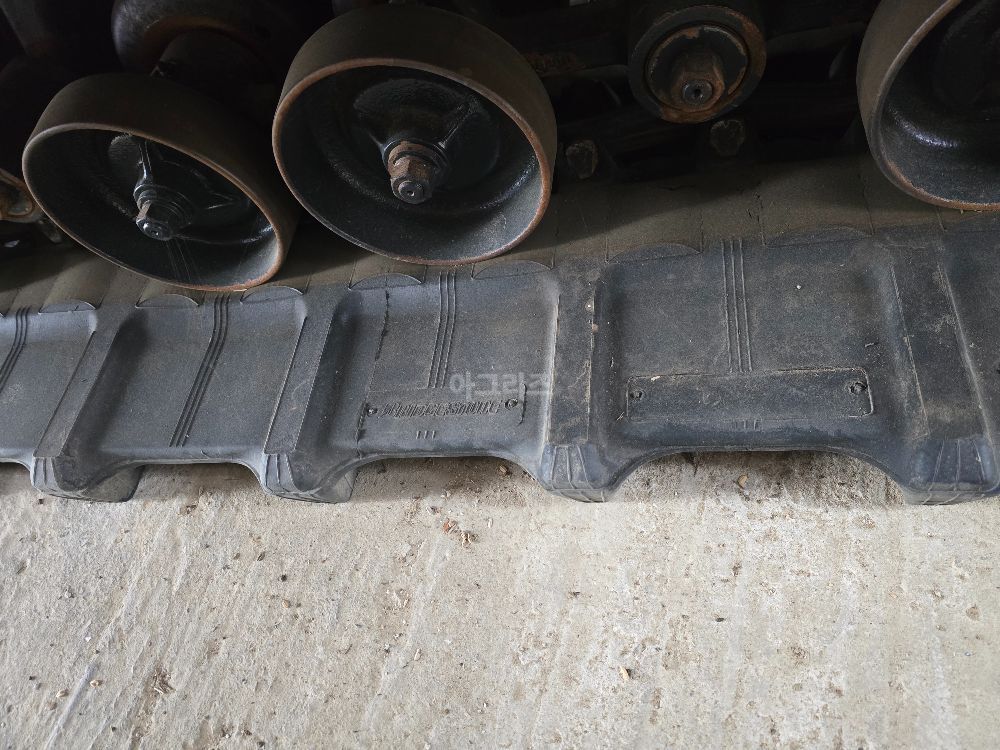 얀마 콤바인 YH6115 (6조식) 뒤우측면