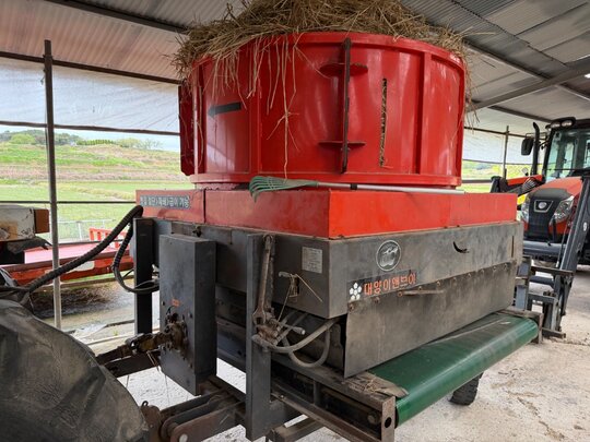 대양이앤브이 볏짚 절단기 CAMCAT-9 볏짚절단기 앞좌측면