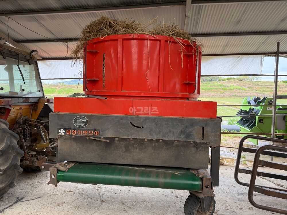 대양이앤브이 볏짚 절단기 CAMCAT-9 볏짚절단기 뒤우측면