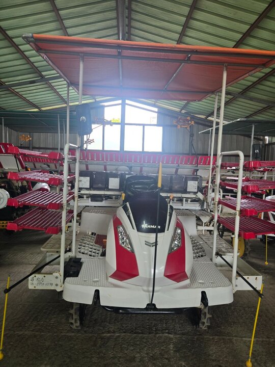 Yanmar Rice transplanter YR8DZ-F (8Rows) 앞좌측면