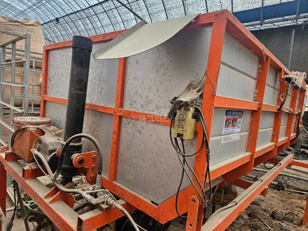  농춘산물 운반대 1000L 뒤우측면