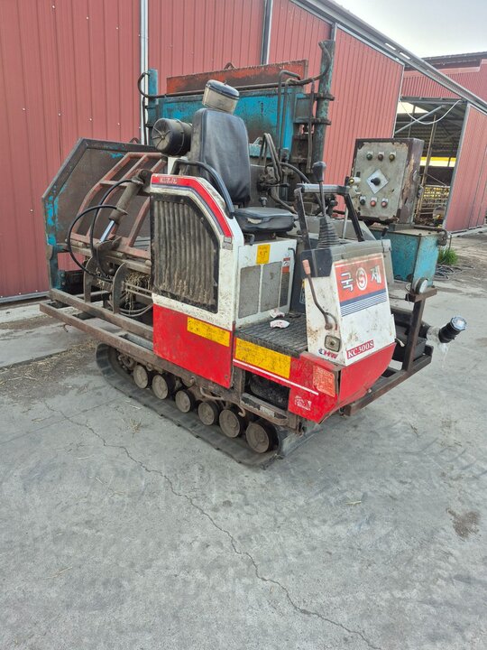 국제 콤바인 KC300S (3조식) 앞좌측면