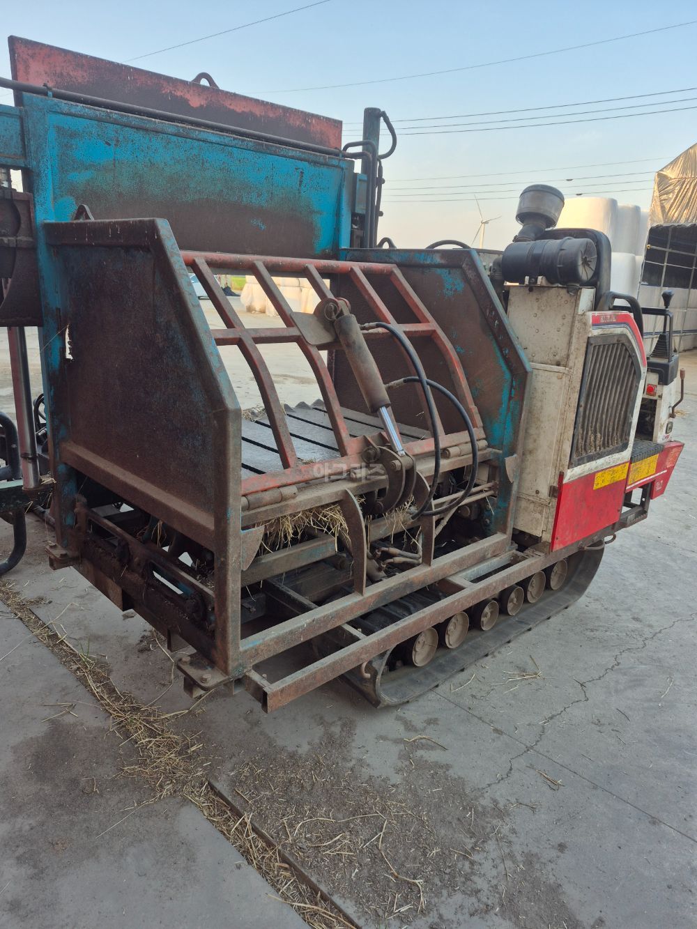 국제 콤바인 KC300S (3조식) 뒤우측면