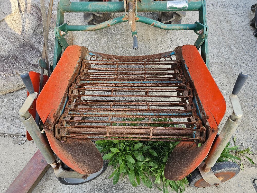 고산기계 땅속작물수확기 KM650A 뒤우측면