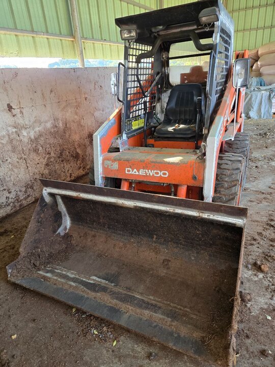 대우 스키드로더 스키로더 앞좌측면