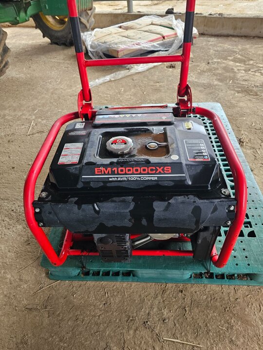  발전기 8.7KVA 100 앞좌측면