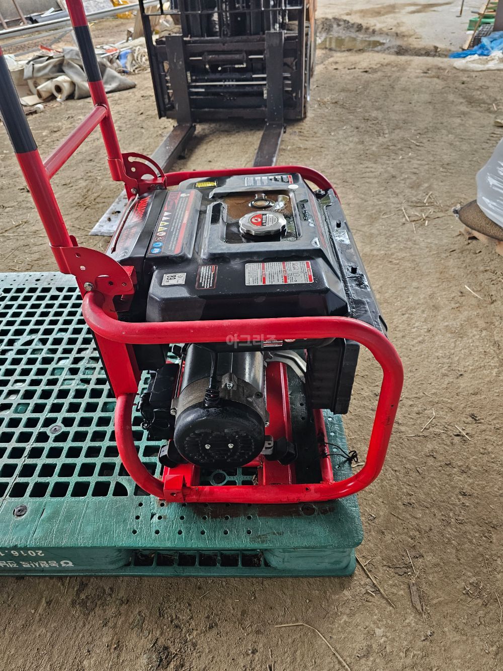  발전기 8.7KVA 100 뒤우측면