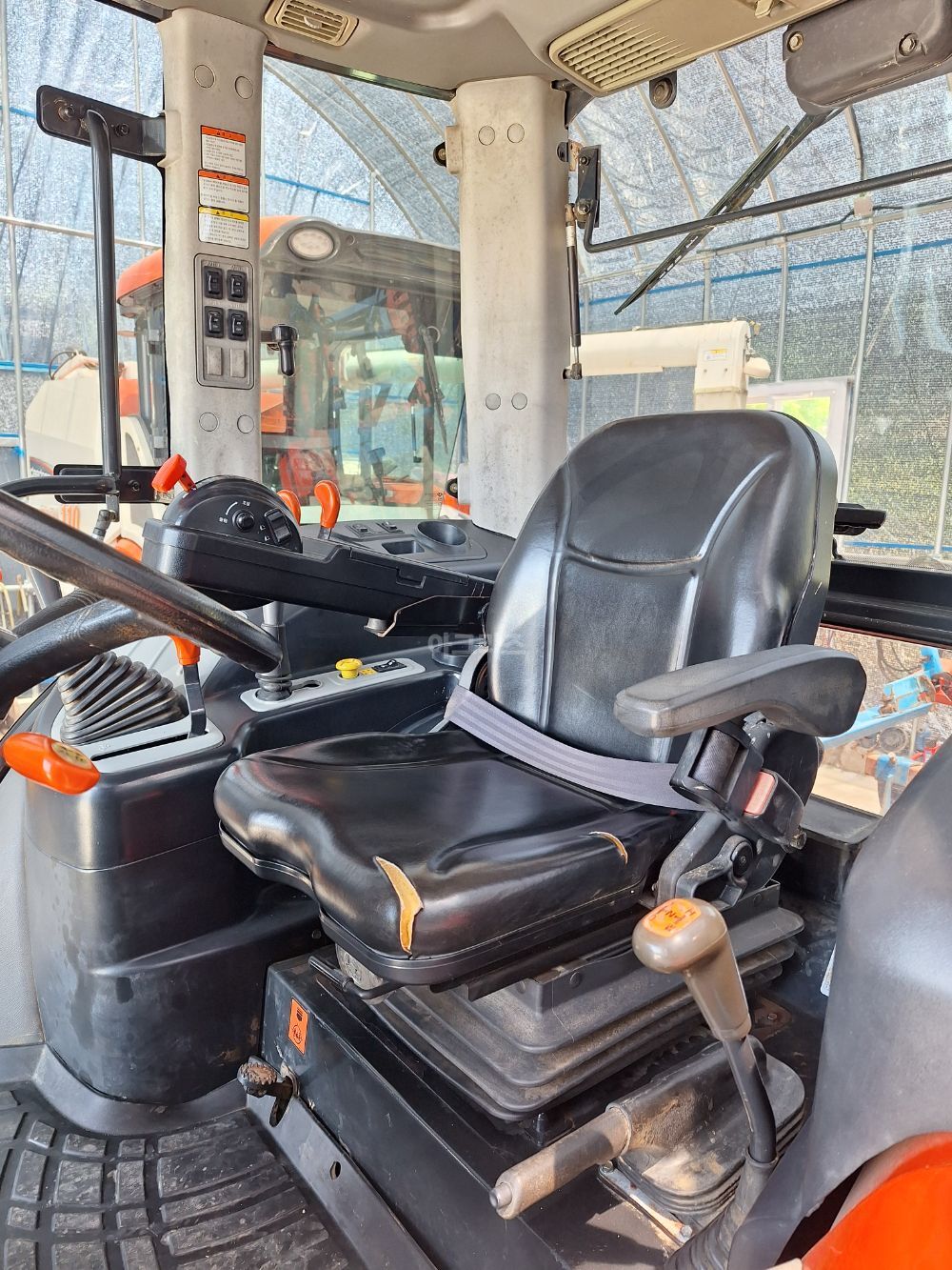 Daedong Tractor 트렉터 MX,80 (80hp) 뒤우측면