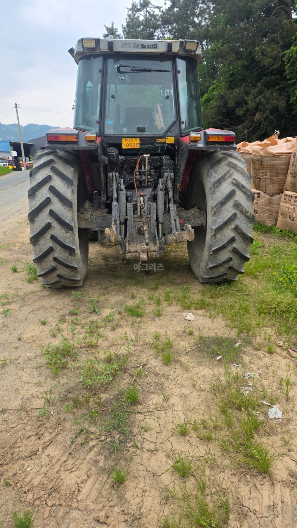 MF Tractor MF-6270 (115hp) 뒤우측면