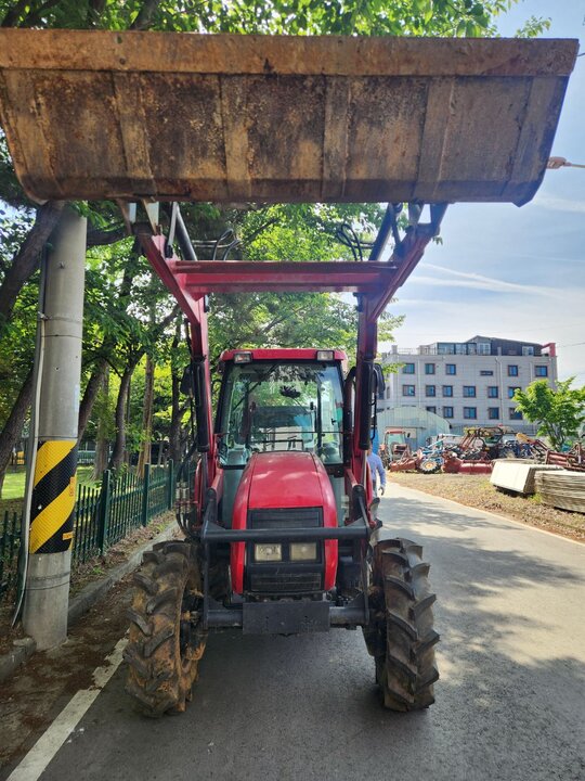 TYM 트랙터 T552 (55마력) 앞좌측면