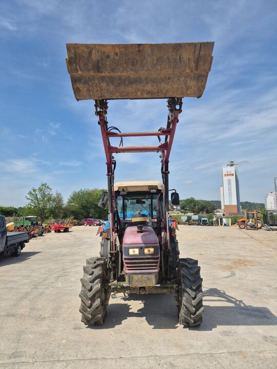 TYM 트랙터 T550 (55마력) 앞좌측면