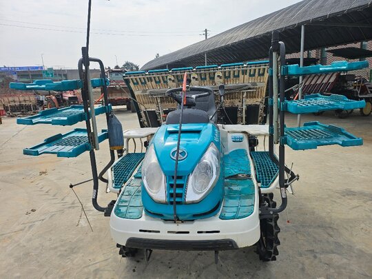 Kubota Rice transplanter KWP69DF (6Rows) 앞좌측면