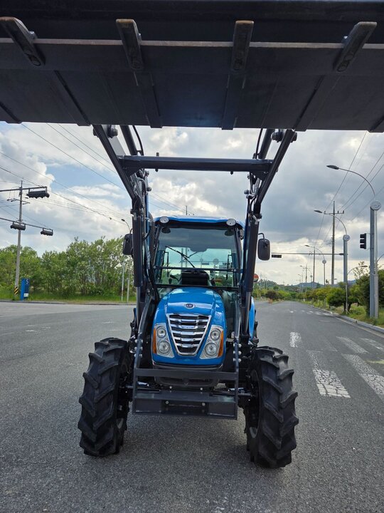 LS Tractor XU6155 (55.7hp) 앞좌측면