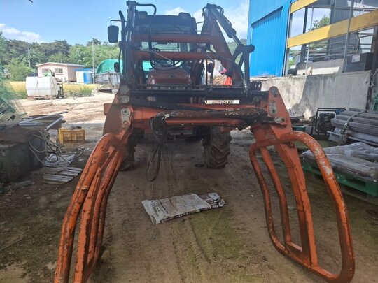 Daedong Tractor D702 (70hp) 앞좌측면