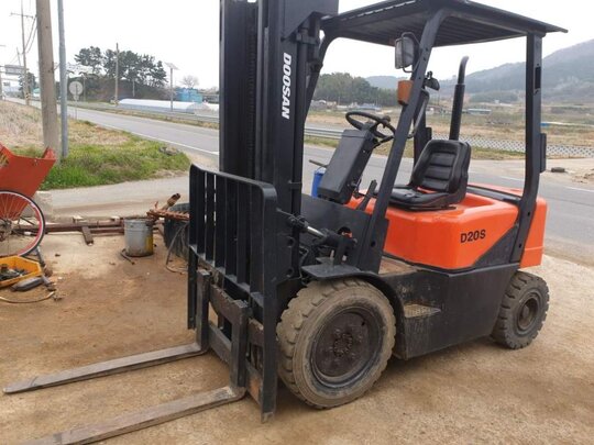  Forklift D20S (2.0톤) 앞좌측면