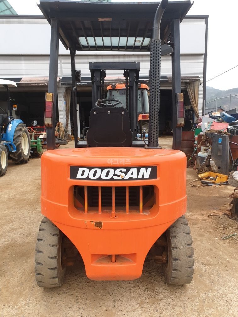  Forklift D20S (2.0톤) 뒤우측면
