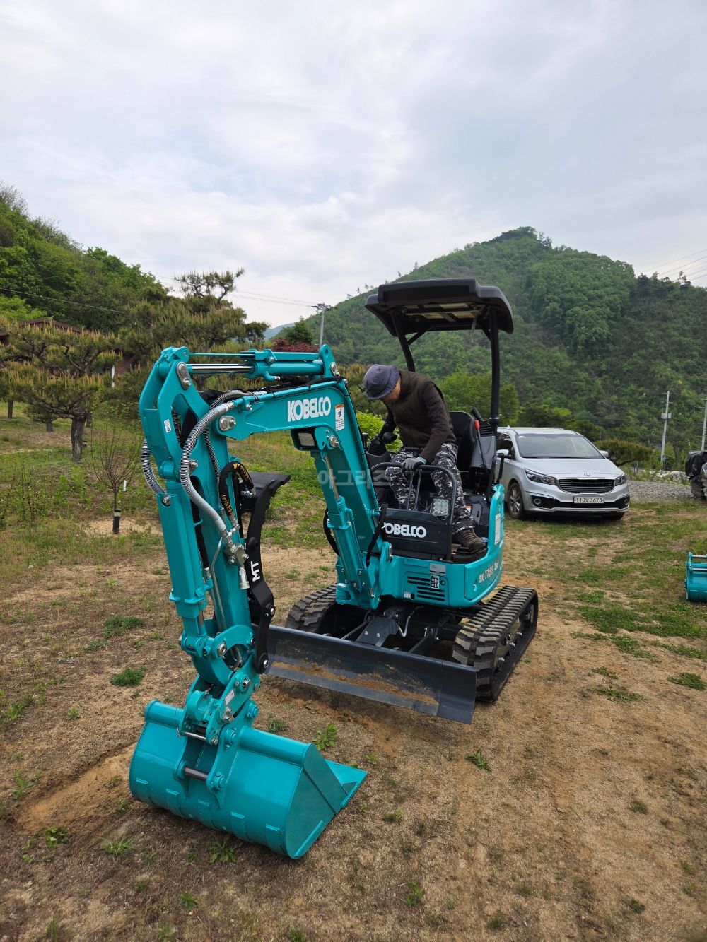 코벨코 굴삭기 SK17SR (1.7톤) 뒤우측면