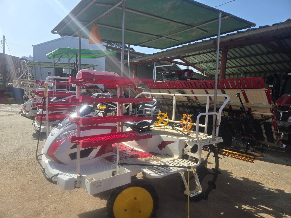 Yanmar Rice transplanter YR8DZ (8Rows) 뒤우측면